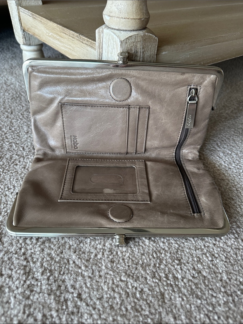 Hobo Lauren clutch wallet. - Picture 2 of 16